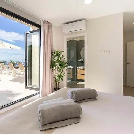 Orion Luxury Ocean View * 아데제