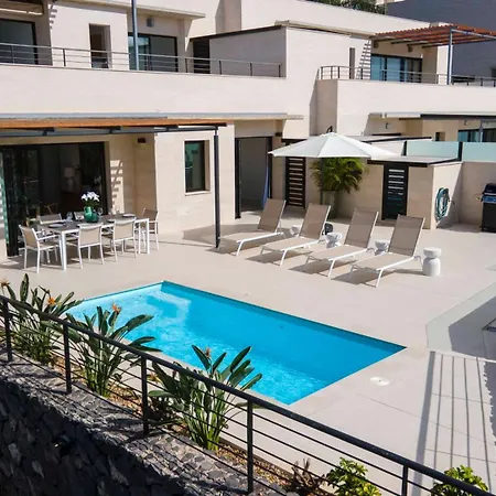 Orion Luxury Ocean View 아데제